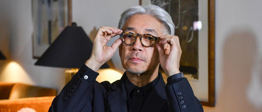 Ryuichi Sakamoto, japanischer Komponist, Jurymitglied der Berlinale, aufgenommen bei einem Fototermin während der Internationalen Filmfestspiele Berlin.