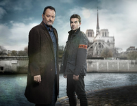 Joachim "Jo" St. Clair (Jean Reno, links) und sein Partner Marc Bayard (Tom Austen) klären Mordfälle in Paris auf.