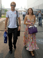 Opfer eines Raubüberfalls. Jenson Button und Frau Jessica.