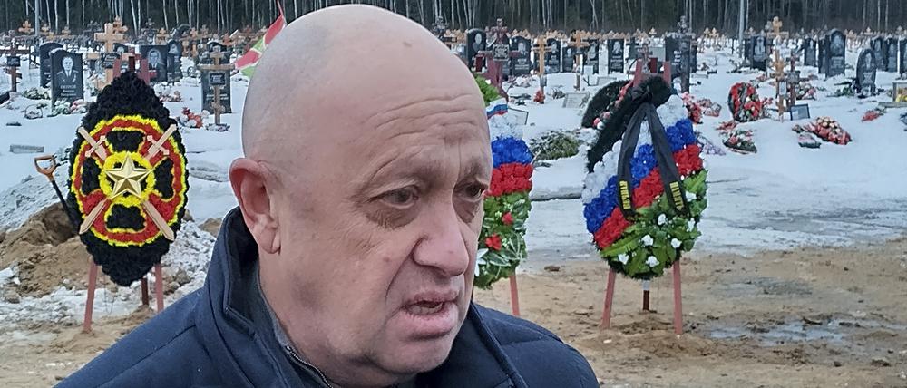 Der Leiter der Wagner-Gruppe, Jewgeni Prigoschin, nahm an der Beerdigung eines Kämpfers teil