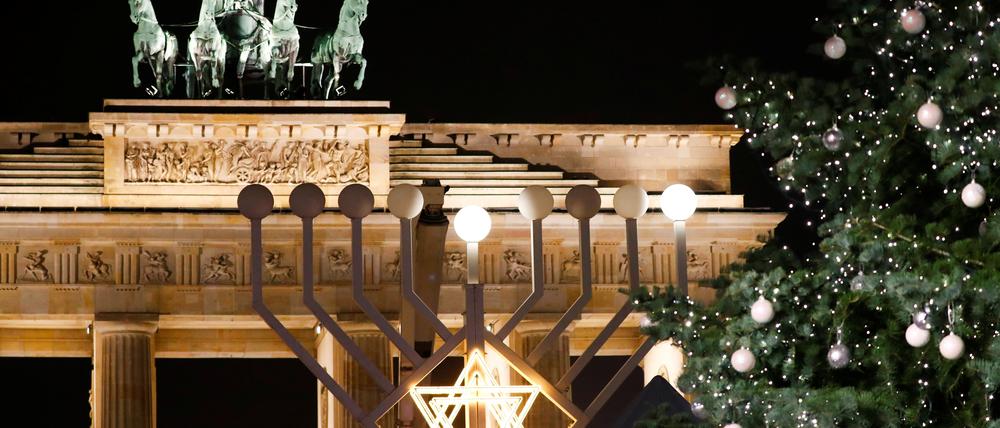 Chanukka-Leuchter vor dem Brandenburger Tor in Berlin (Archiv).
