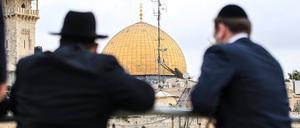 Juden beim Gebet während des Laubhüttenfestes in Jerusalem