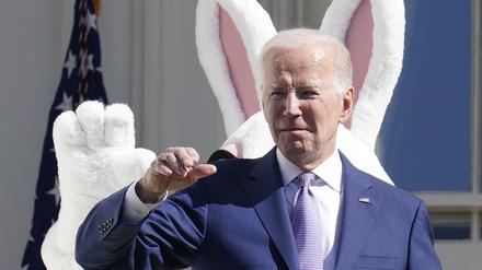 US-Präsident Joe Biden am Montag beim traditionellen Osterei-Rollen im Garten des Weißen Hauses.