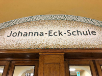 Die Johanna-Eck-Schule war 2010 aus der Fusion von Werner-Stephan-Hauptschule und Dag-Hammarsjköld-Realschule hervorgegangen.