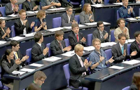 Harte Themen und bissige Debatten: Vier Tage lang schlüpfen 2011mehr als 300 Jugendliche in die Rolle von Politikern - und merken, wie schwierig der Job des Bundestagsabgeordneten ist.