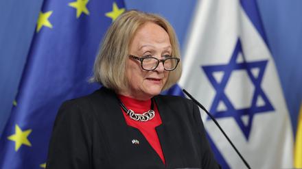 Die Antisemitismusbeauftragte des Landes Nordrhein-Westfalen Sabine Leutheusser-Schnarrenberger spricht bei einer Pressekonferenz in Düsseldorf.