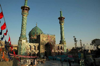 Willkommen im Iran. Treffpunkt für Teheraner: Die Khomeini-Moschee am Nordrand des Basars.
