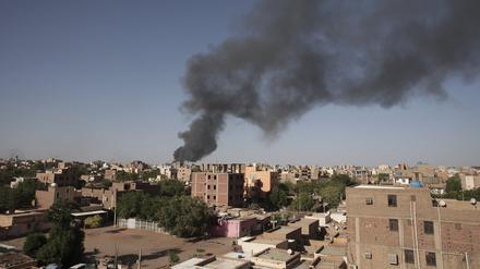 Luftangriffe und Artilleriefeuer im Sudan im April