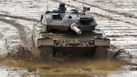 Ein Kampfpanzer vom Typ Leopard 2A6.