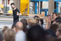 Servus! Vladimir Karaleev zeigt sich dem Publikum nach der Präsentation seiner Kollektion auf der Mercedes-Benz Fashion Week am 10.07.2014 am Kronprinzenpalais in Berlin.