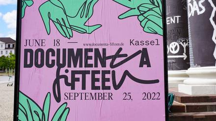 Skandalsommer 2022: ein Documenta-15-Plakat in Kassel. 
