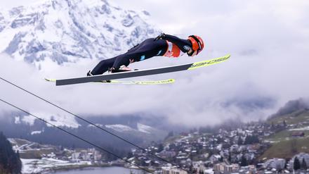 Die Skispringerinnen um Katharina Schmid sehen das neue Format zwiespältig.