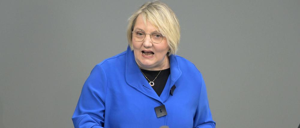 Katja Mast spricht während der 92. Sitzung des Deutschen Bundestages im Juli 2023 im Plenum.