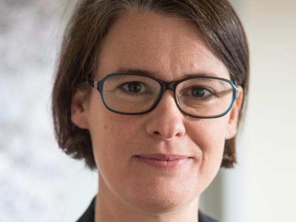 Katrin Kinzelbach ist Professorin für Internationale Politik der Menschenrechte an der Friedrich-Alexander-Universität Erlangen-Nürnberg. Zuvor war sie stellvertretende Direktorin vom Global Public Policy Institute in Berlin.
 