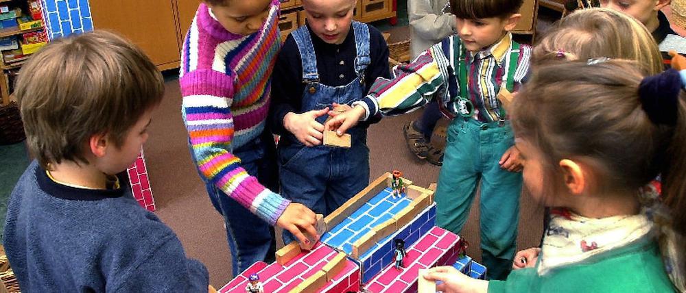 FamilienGesetz Bundestag beschließt Erhöhung des Kindergeldes