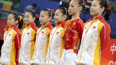 Kinderdienst: Untersuchung: Chinesische Turnerinnen alt genug fuer Olympia?