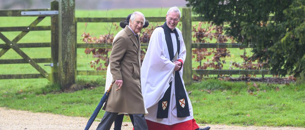König Charles III und Königin Camilla besuchen am Sonntag die Messe.