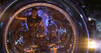Chris Hemsworth als Thor, Rocket und Groot in einer Szene des Films "Avengers 3: Infinity War".
