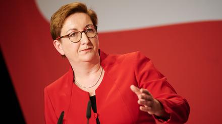 Klara Geywitz (SPD), Bundesministerin für Bau und Wohnen, spricht beim Landesparteitag der SPD. 