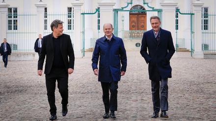 Robert Habeck, Olaf Scholz und Christian Lindner bei der Klausurtagung des Bundeskabinetts auf Schloss Meseberg