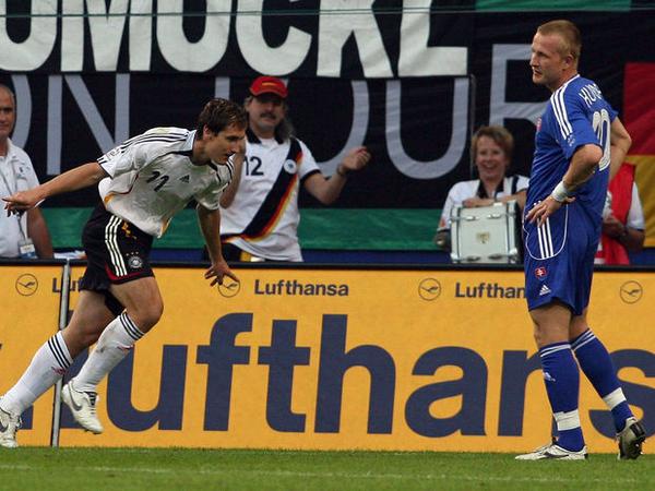 Klose jubelt nach seinem Treffer gegen die Slowakei