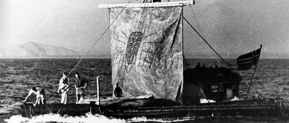 Die Kon-Tiki-Expedition wird nach ihrer Ankunft in Papeete, Tahiti, Polynesien, am 18. September 1947 gezeigt.