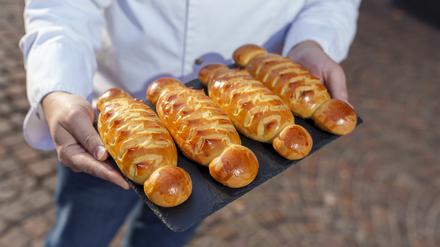 Stutzwecke zu Silvester. Ein Frankfurter Bäcker hat das traditionelle Gebäck wegen Personalmangels aus dem Sortiment genommen. 