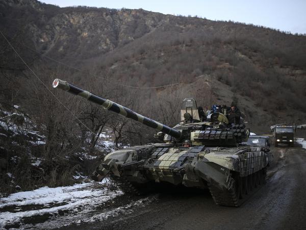 Ein aserbaidschanischer Panzer während des letzten Konflikts im Jahr 2020. 