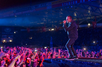 Auf sie mit Gebrüll. Chester Bennington beim Konzert von Linkin Park im Stadion in der Alte Foersterei.
