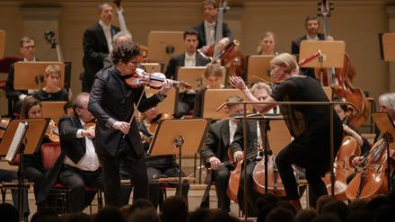 Augustin Hadelich spielt Brahms’ Violinkonzert, Joana Mallwitz dirigiert das Konzerthausorchester.