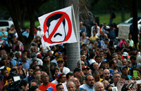 Der venezolanische Oppositionschef Juan Guaidó spricht in Caracas vor seinen Anhängern.