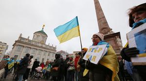 Kundgebung 1 Jahr Krieg in der Ukraine Etwa 120 Teilnehmer bei der Veranstaltung auf dem Alten Markt in Potsdam. Verschiedene ukrainische Gruppen haben aufgerufen.
