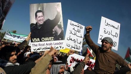 Kundgebung Anti-Israel mit Chavez Plakat
