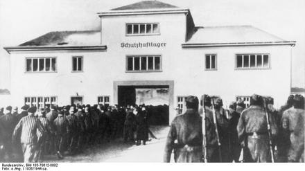 Vor den Toren Berlins, auf dem Gelände des ehemaligen faschistischen Konzentrationslagers Sachsenhausen bei Oranienburg, wurden von 1936 bis Kriegsende 200.000 Menschen verschleppt.