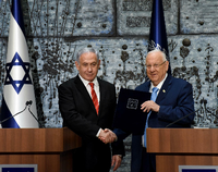 Nächster Versuch. ]Präsident Reuven Rivlin hat Benjamin Netanjahu mit Koalitionsverhandlungen beauftragt.