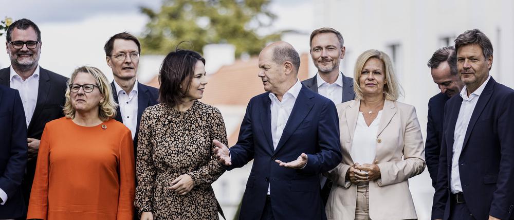 Das Kabinett Scholz bei der Klausurtagung im Sommer 2022: Noch paritätisch besetzt