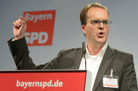 Der SPD-Fraktionsvorsitzende Markus Rinderspacher will die Fortzahlung des Betreuungsgeldes in Bayern mit einem Volksbegehren stoppen.