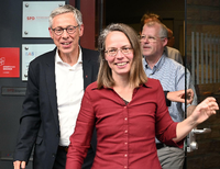 Sascha Karolin Aulepp (SPD), Landesvorsitzende in Bremen, und Carsten Sieling (SPD, l), Bürgermeister von Bremen.