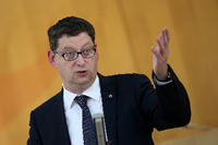 Stemmt sich gegen den Bundestrend: Der hessische SPD-Spitzenkandidat Thorsten Schäfer-Gümbel.