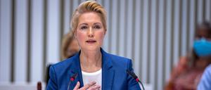 Manuela Schwesig (SPD), die Ministerpräsidentin von Mecklenburg-Vorpommern, gibt im Landtag von Mecklenburg-Vorpommern ihre Regierungserklärung ab. 