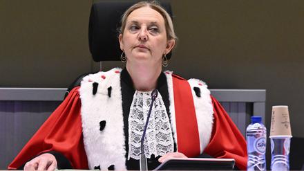 Richterin Laurence Massart sitzt im Gerichtssaal vor der Verlesung der Urteile im Prozess um die islamistischen Anschläge 2016 in Brüssel.