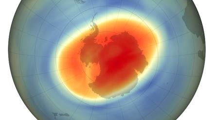 Im September 2020 erreichte das Ozonloch mit einer Fläche von 24,8 Millionen Quadratkilometern (etwa dreifachen Größe der Vereinigten Staaten) seine in diesem Jahr größte Ausdehnung.