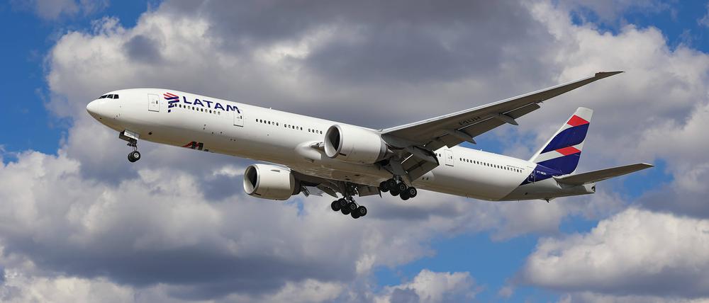 Eine LATAM Boeing 777 (Symbolbild). 