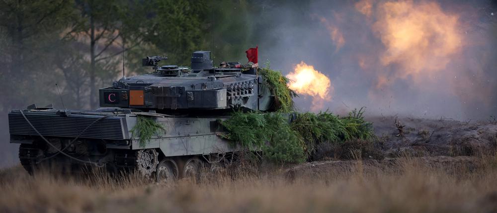 Vorgeführt. Ein schießender Leopard-2 beim Training der Bundeswehr. 