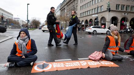 Straßenblockade der Klimaaktivisten in Berlin.
