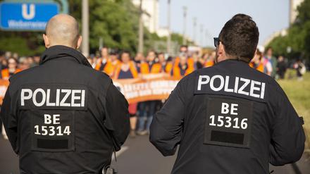 Unterstützer der Klimaaktivisten von Letzte Generation demonstrieren in Berlin gegen die Einstufung als kriminelle Vereinigung durch die Behörden.