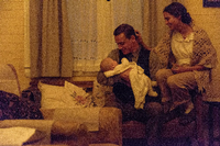 Frisches Familienglück. Leuchtturmwärter Tom (Michael Fassbender), Isabel (Alicia Vikander) und ihr Findelkind.