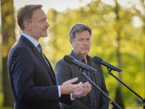 Kabinetts-Kollegen: Christian Lindner (FDP, l) und Robert Habeck (Bündnis 90/Die Grünen).