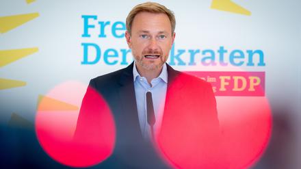 08.09.2020, Berlin: Christian Lindner, Fraktionsvorsitzender und Parteivorsitzender der FDP, gibt zu Beginn der Sitzung der FDP-Bundestagsfraktion ein Pressestatement. Foto: Kay Nietfeld/dpa +++ dpa-Bildfunk +++