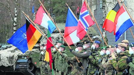 Nato-Soldaten bei einer Zeremonie in Litauen (Archivbild vom Februar 2022) 
